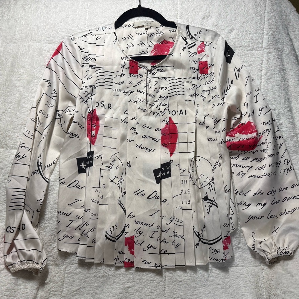 LOFT Pleated Split Neck Cream and Red Script Blouse Gorgeous!! Sz XS